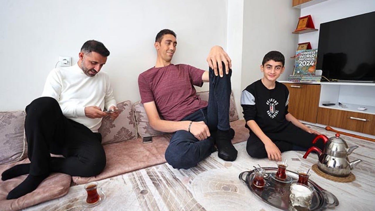 Foto - Dünyanın en uzun adamı Londra yolcusu