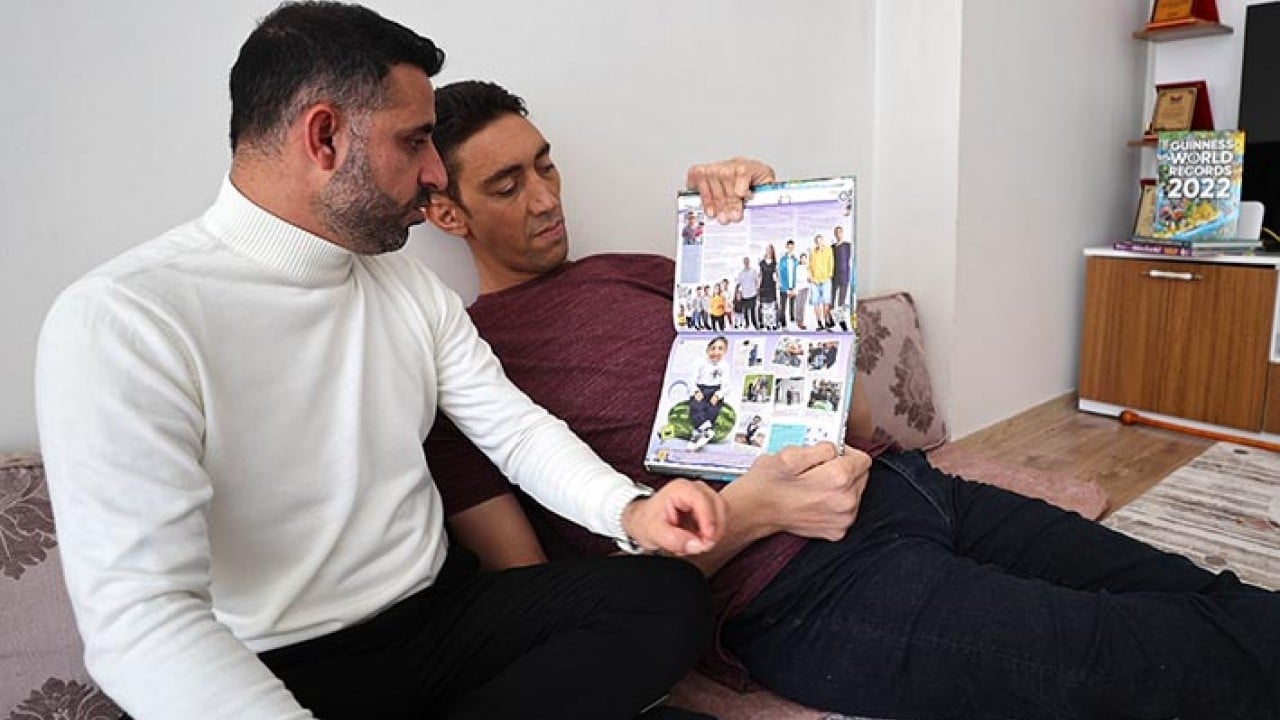 Foto - Dünyanın en uzun adamı Londra yolcusu