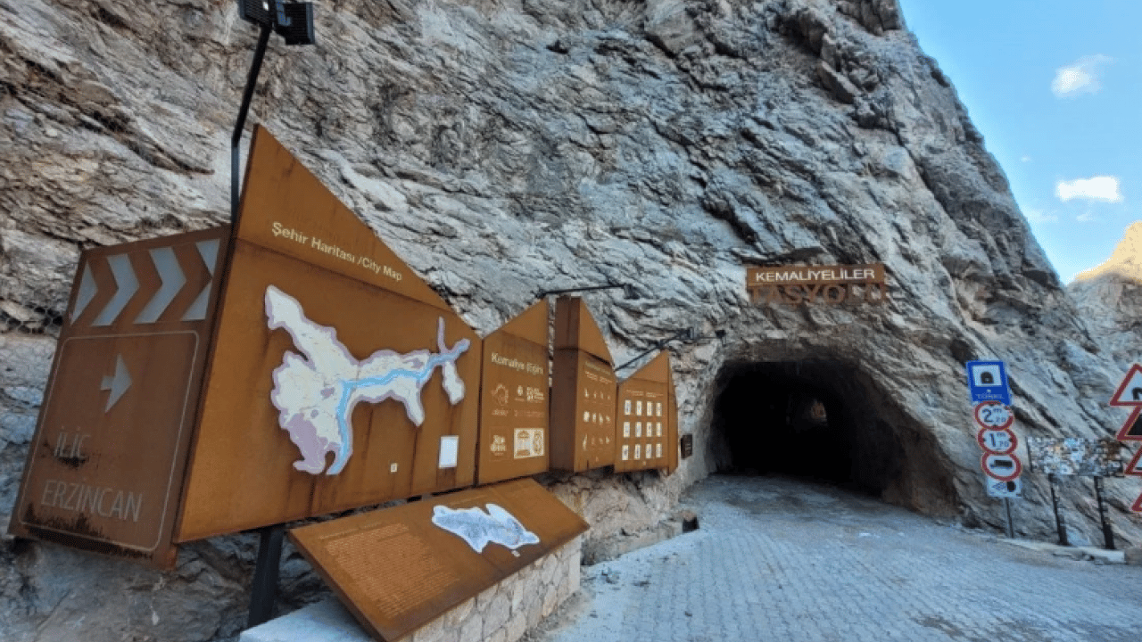 Foto - İlkel aletlerle oyularak yapılmıştı: Dünyanın en tehlikelisi tamamen buz tuttu!