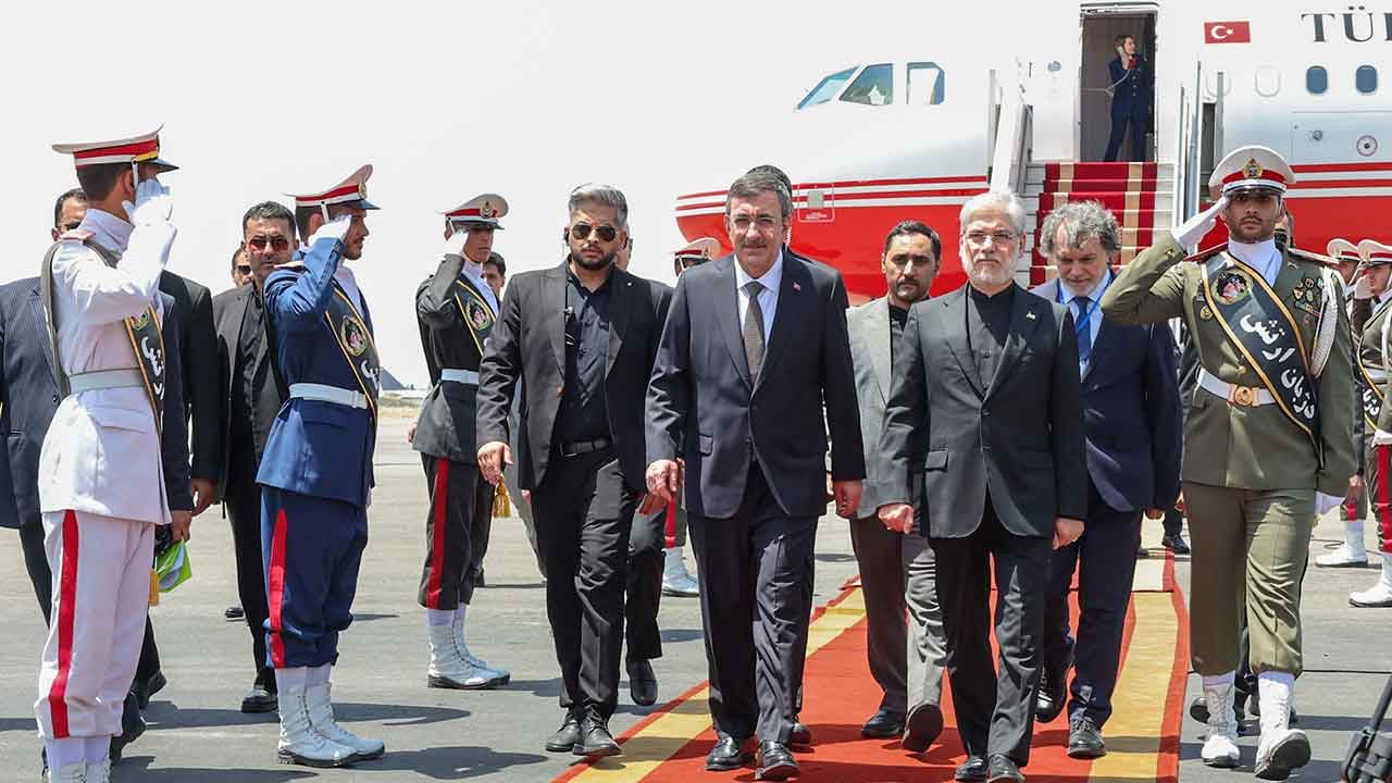 Foto - Dünyanın gözü kulağı İran'da olacak! Cumhurbaşkanı Yardımcısı Cevdet Yılmaz Tahran'a indi