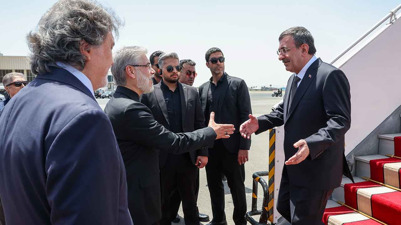 Foto - Dünyanın gözü kulağı İran'da olacak! Cumhurbaşkanı Yardımcısı Cevdet Yılmaz Tahran'a indi