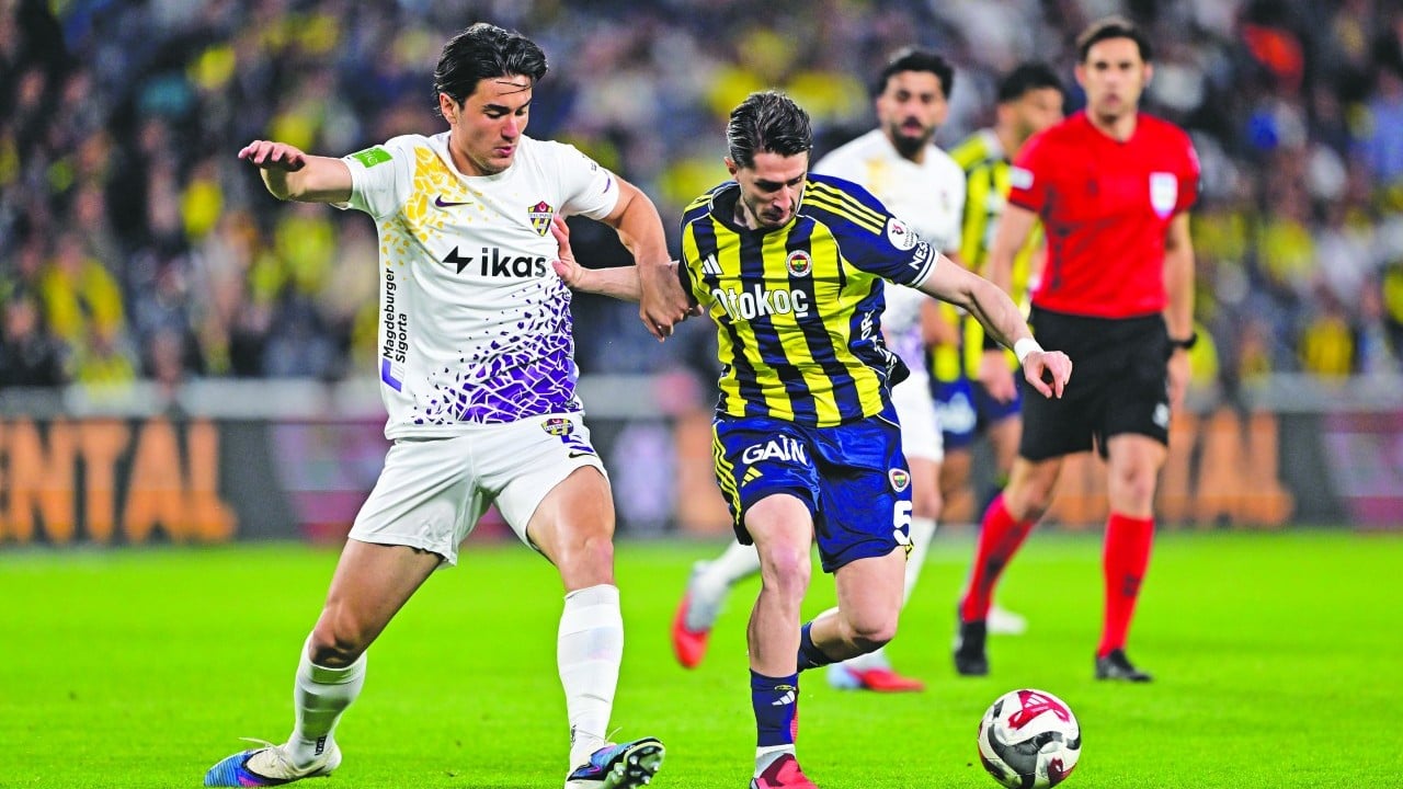 Foto - Dünyanın konuştuğu o isim için... Ahmet Çakar Okan Buruk’a şaşırıp yüklendi: 'Hayatın olağan akışına aykırı...'