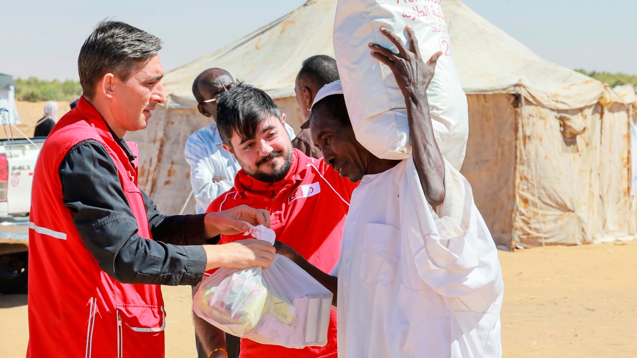Dünyanın şefkat eli Türk Kızılay’dan Sudan'daki on binlerce mazluma gıda desteği