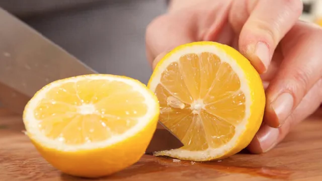 Foto - Duş kabinindeki kireç lekeleriyle vedalaşın! Pırıl pırıl duş kabini için 5 dakikada şipşak çözüm...