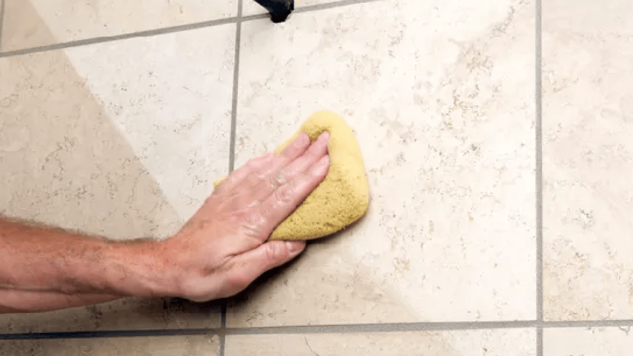 Duş kabinindeki kireç lekeleriyle vedalaşın! Pırıl pırıl duş kabini için 5 dakikada şipşak çözüm...