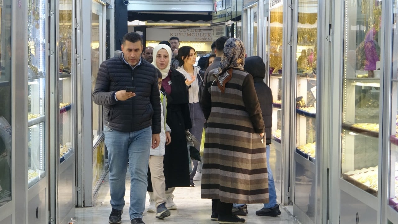 Foto - Düşüşü fırsat bilenler akın etti: Kuyumcularda güvenli liman kuyruğu!