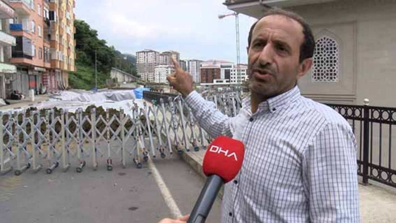 Foto - Duvarla birlikte yol çöktü Karadeniz usulü naylonlu önlem!