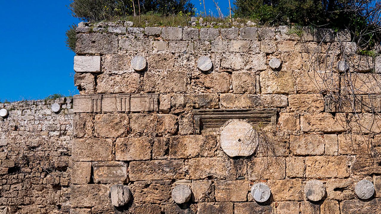 Duvarların ardında saklıydı! 800 yıllık sır ortaya çıktı