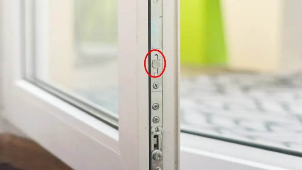 Foto - Duyunca yüzünüzde tebessüm olacak: Penceredeki küçük delik bakın ne işe yarıyor?