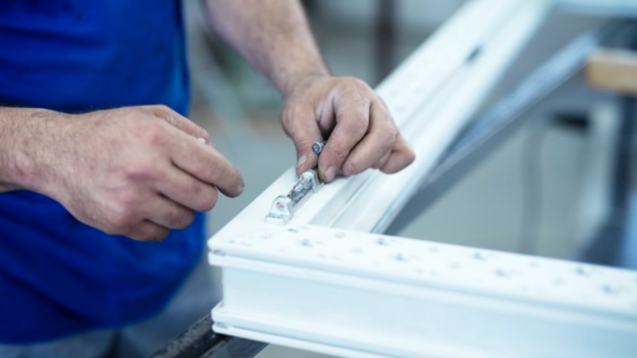 Foto - Duyunca yüzünüzde tebessüm olacak: Penceredeki küçük delik bakın ne işe yarıyor?