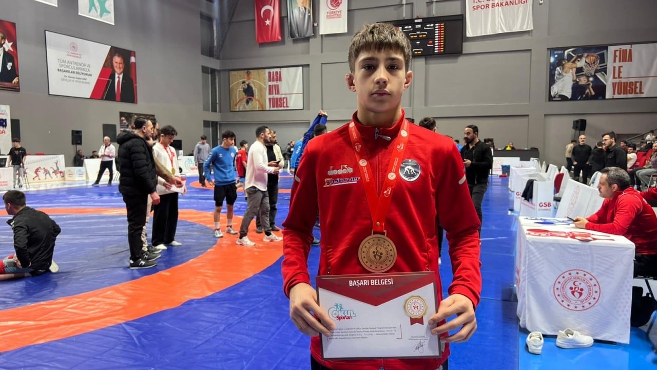 Foto - Düzce Belediyesi'nin spor yatırımı meyve verdi: Güreşte Türkiye üçüncülüğü