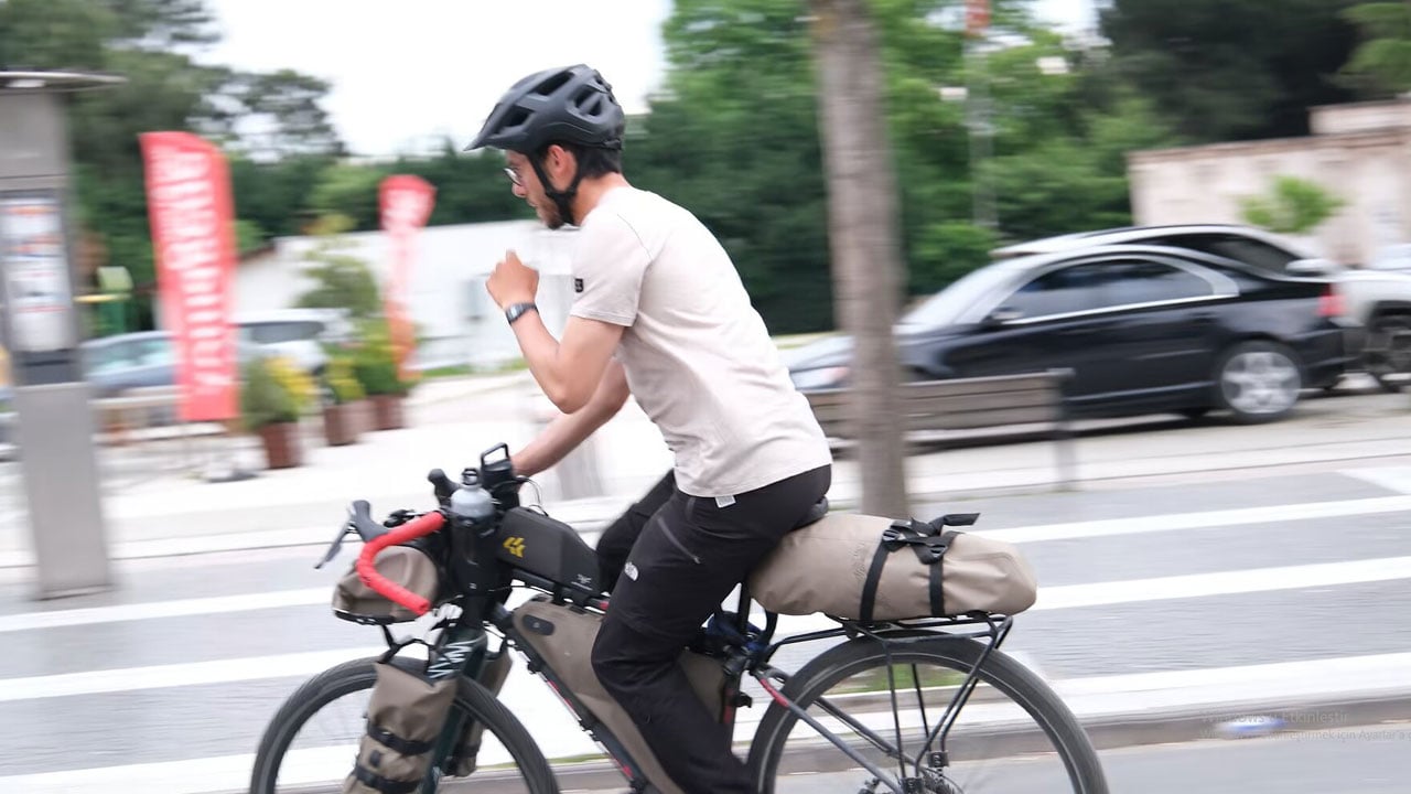 Foto - Düzce’de mola verdi! Milano’dan Tokyo’ya pedal çeviriyor