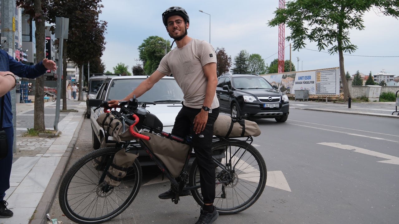 Foto - Düzce’de mola verdi! Milano’dan Tokyo’ya pedal çeviriyor