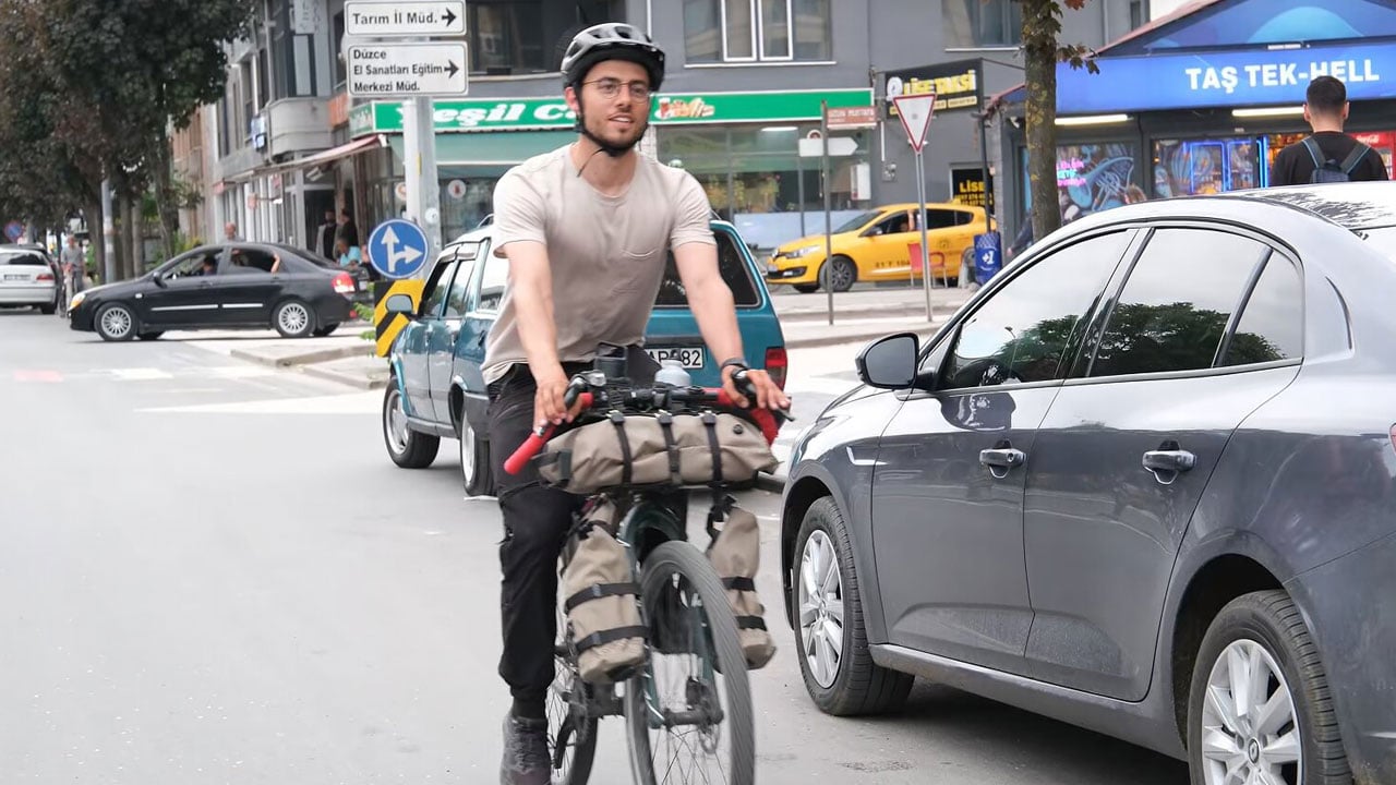 Foto - Düzce’de mola verdi! Milano’dan Tokyo’ya pedal çeviriyor