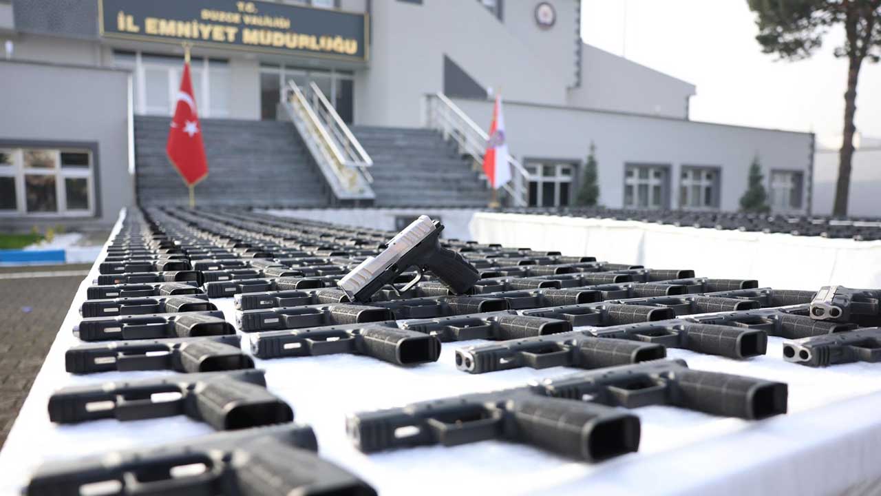 Foto - Düzce’de son yılların en büyük silah kaçakçılığı operasyonu! İstanbul’a sevk edeceklerdi!