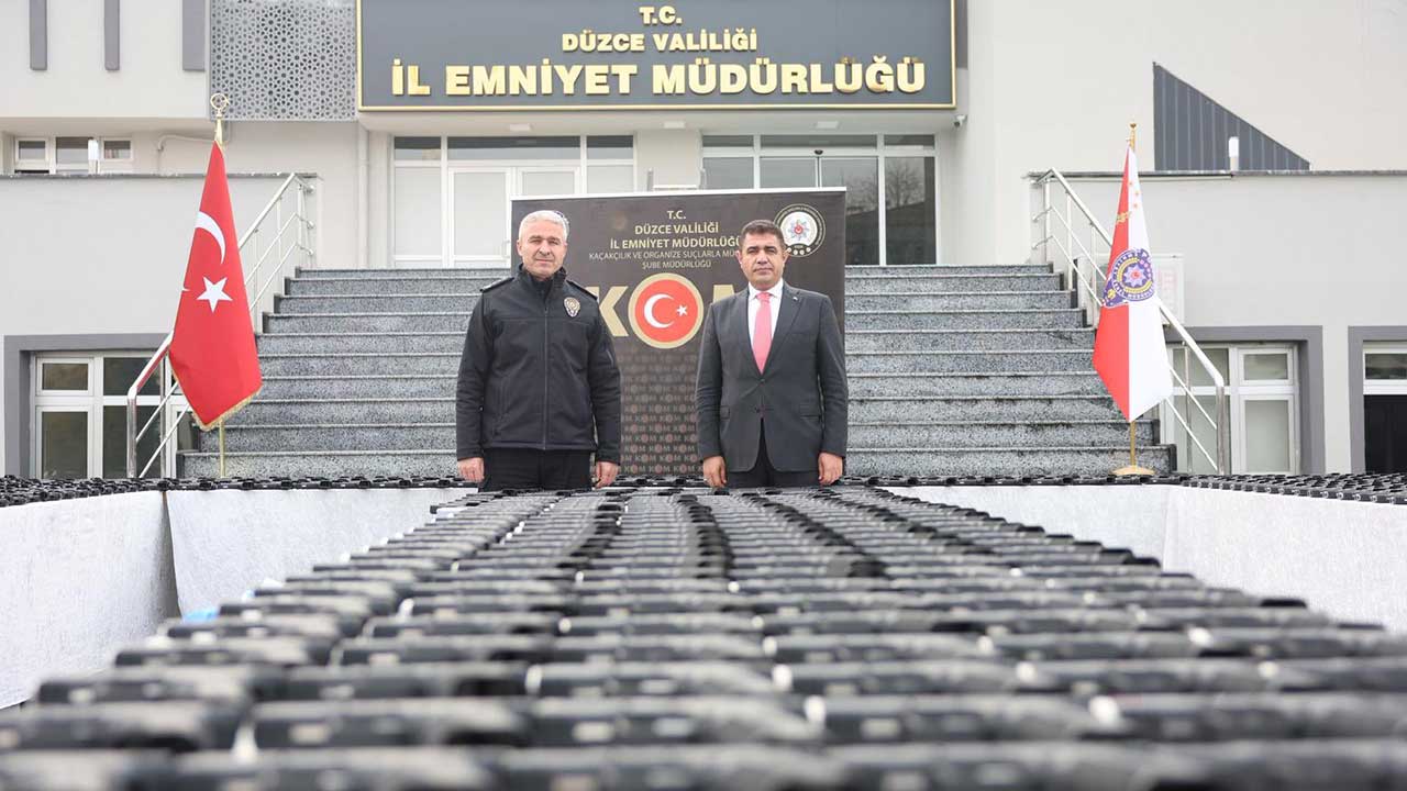 Düzce’de son yılların en büyük silah kaçakçılığı operasyonu! İstanbul’a sevk edeceklerdi!
