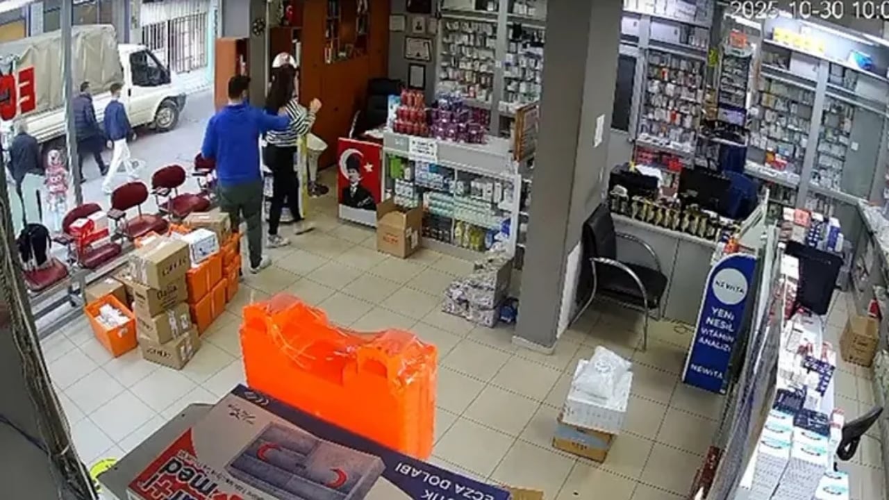 Foto - Eczacının üzerine atlayıp sokak ortasında tecavüz etmeye çalışan sapıktan mide bulandıran savunma