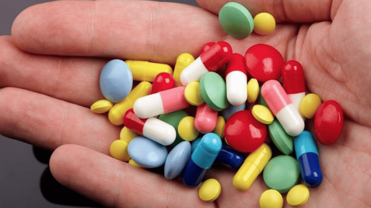 Eczaneden reçetesiz üstelik... Vitamin diye avuç avuç yutuyoruz: Aslında mideyi 