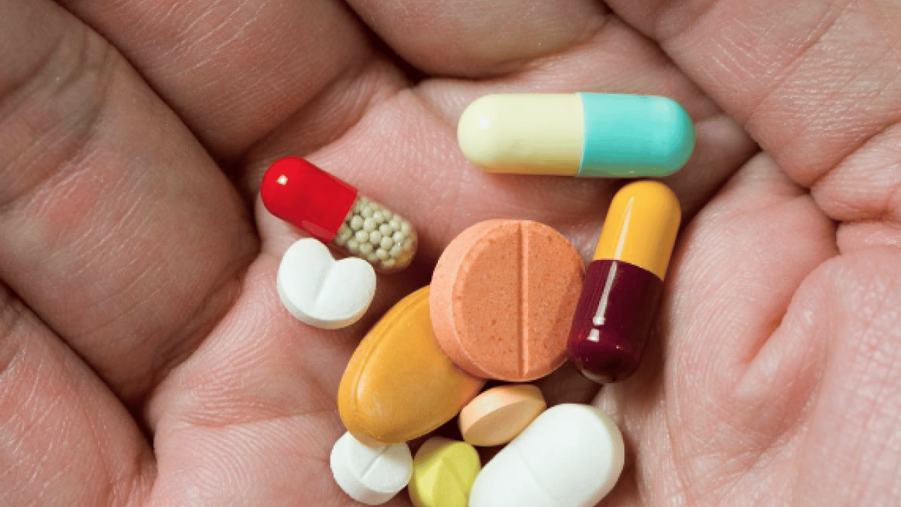 Foto - Eczaneden reçetesiz üstelik... Vitamin diye avuç avuç yutuyoruz: Aslında mideyi 