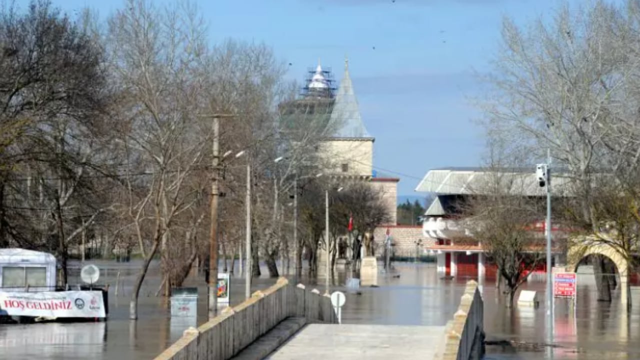 Foto - Edirne'de kırmızı alarm verildi! Baraj kapakları açıldı!