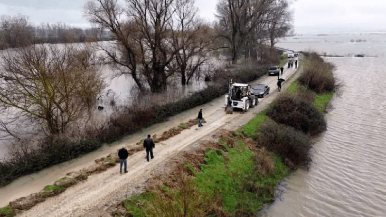 Foto - Edirne'de kırmızı alarm verildi! Baraj kapakları açıldı!