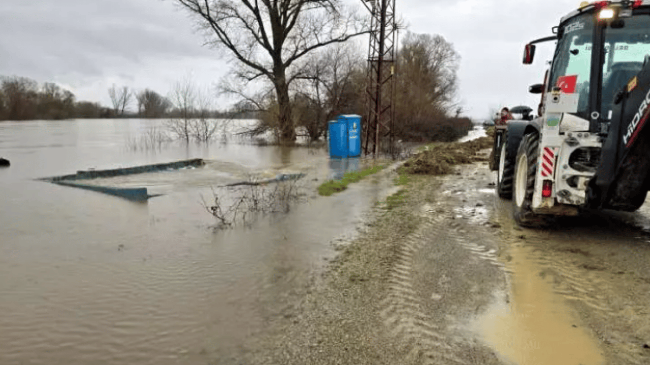 Foto - Edirne'de kırmızı alarm verildi! Baraj kapakları açıldı!