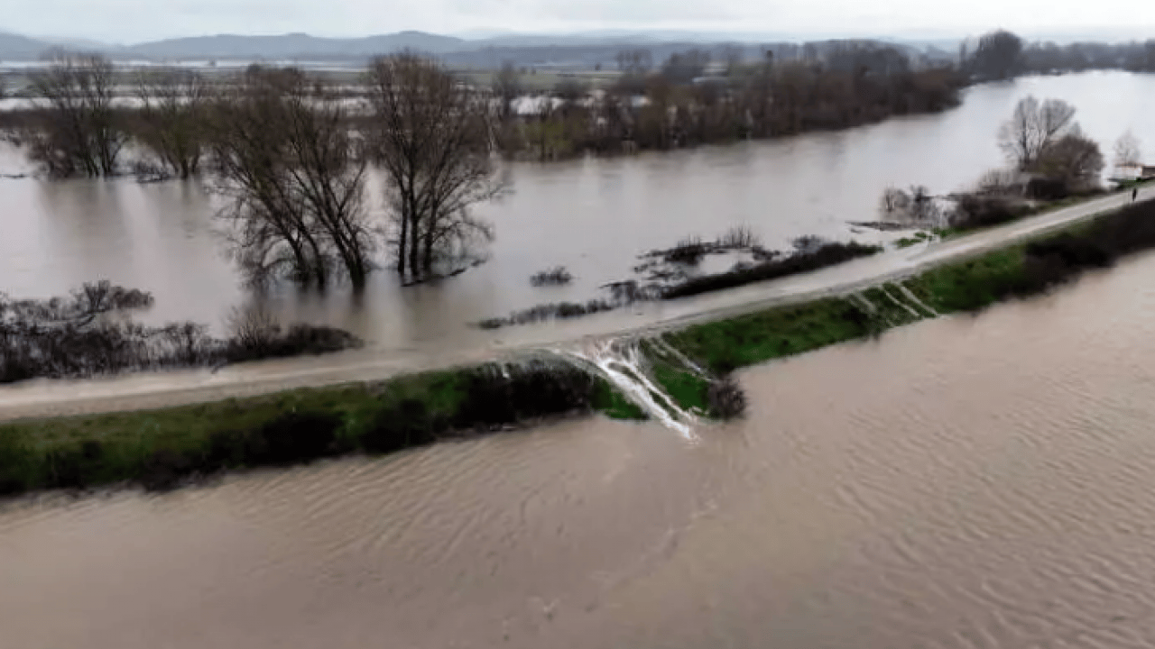 Foto - Edirne'de kırmızı alarm verildi! Baraj kapakları açıldı!