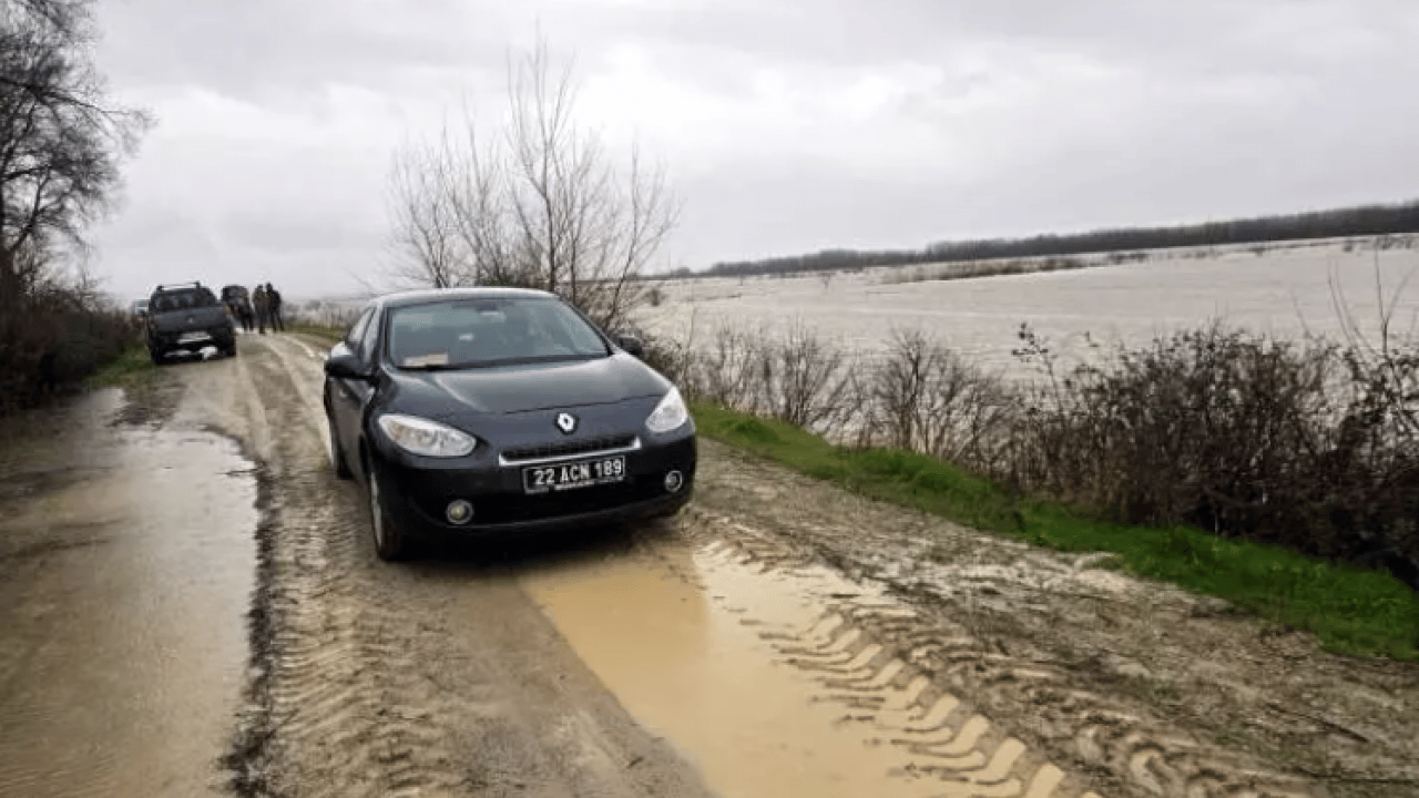 Foto - Edirne'de kırmızı alarm verildi! Baraj kapakları açıldı!