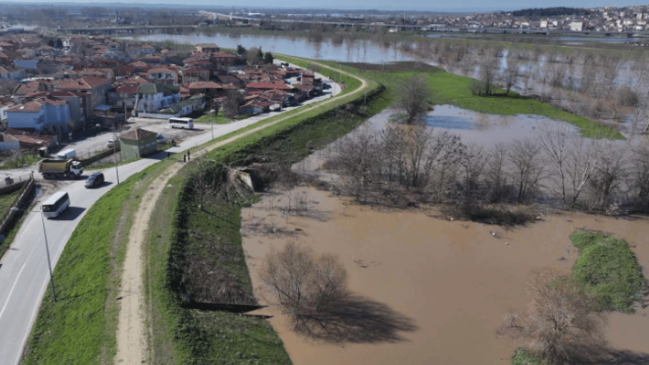 Foto - Edirne’de kritik gelişme! Tarihi köprü trafiğe kapatıldı