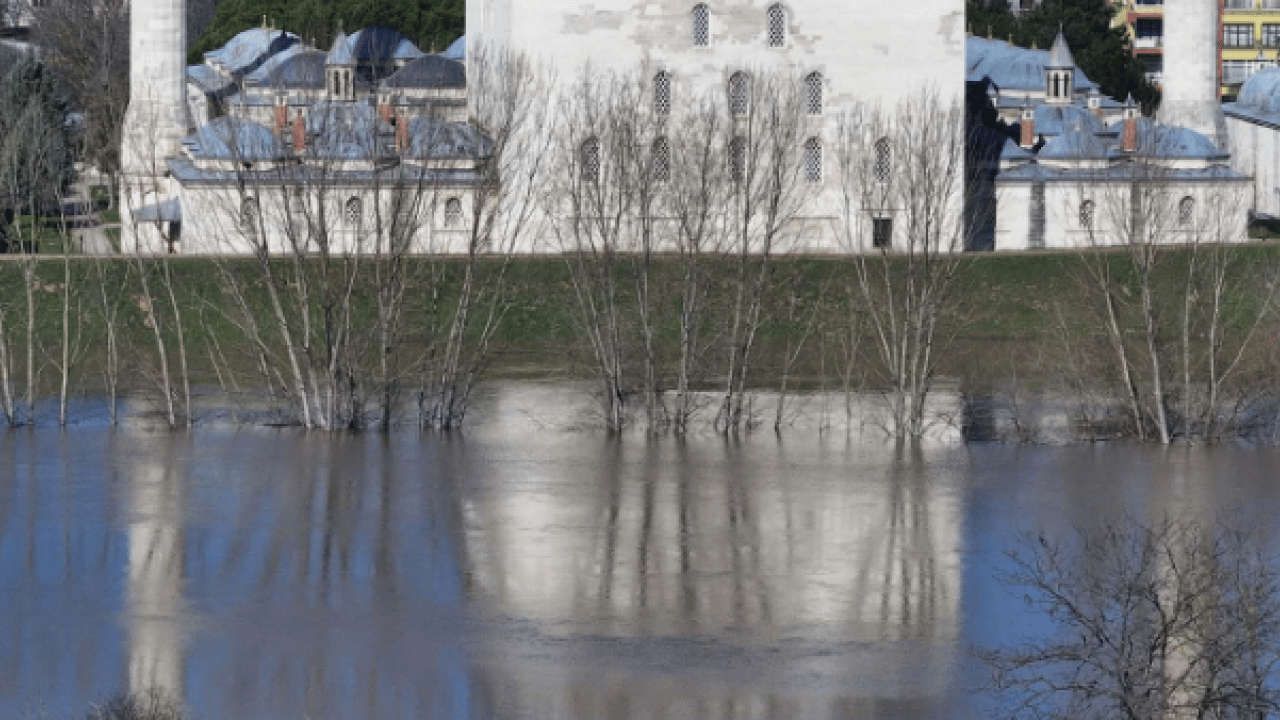 Foto - Edirne’de kritik gelişme! Tarihi köprü trafiğe kapatıldı
