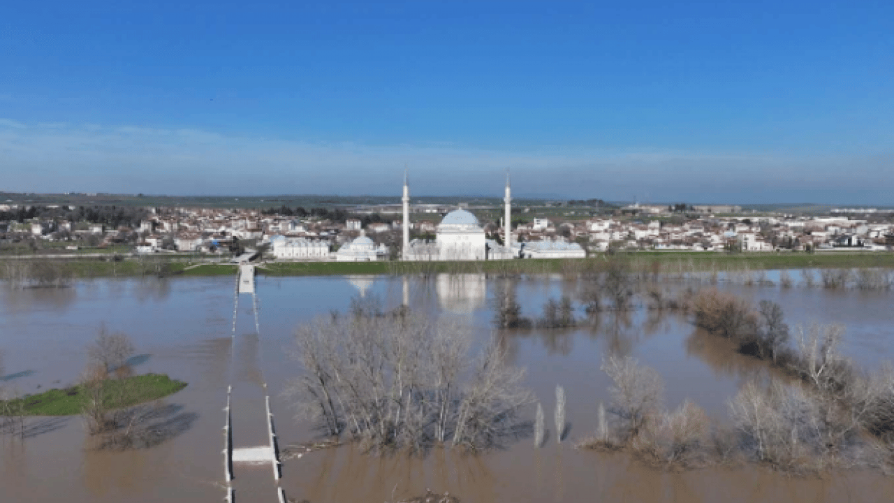Foto - Edirne’de kritik gelişme! Tarihi köprü trafiğe kapatıldı