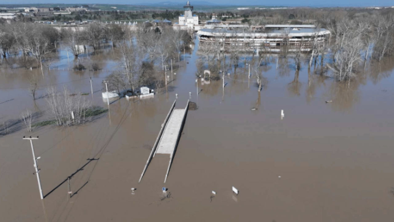 Foto - Edirne’de kritik gelişme! Tarihi köprü trafiğe kapatıldı