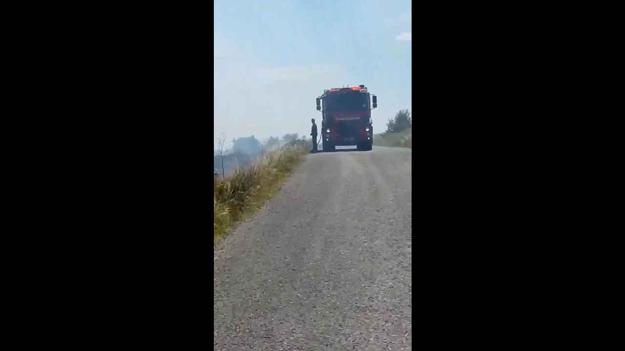 Foto - Edirne'de meralık alanda korkutan yangın! İtfaiye ekipleri alevlerin önünü kesmek için zamanla yarıştı!
