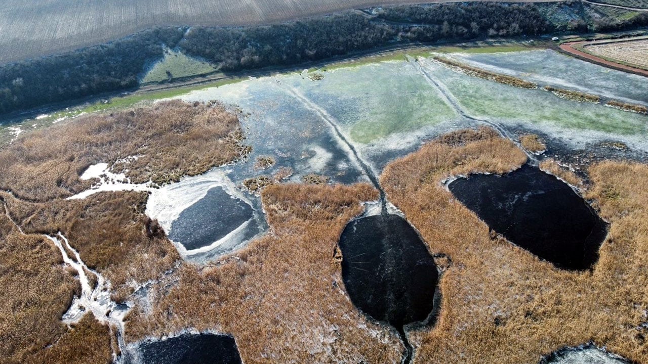 Foto - Edirne’de şaşırtan görüntü! "Göl Baba" buz kesti