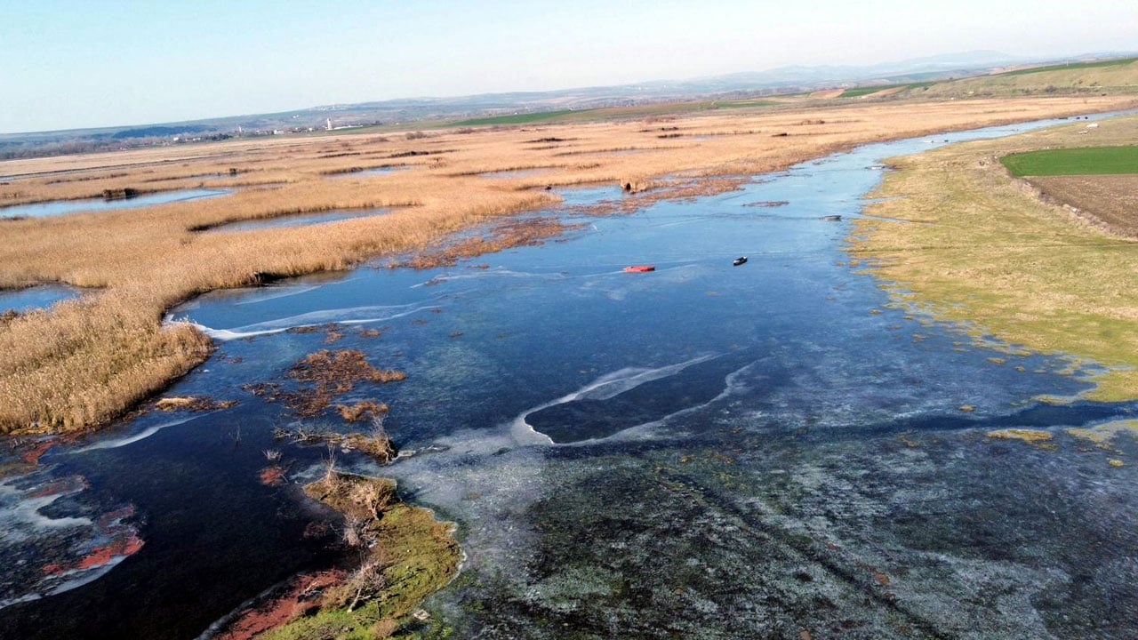 Foto - Edirne’de şaşırtan görüntü! "Göl Baba" buz kesti