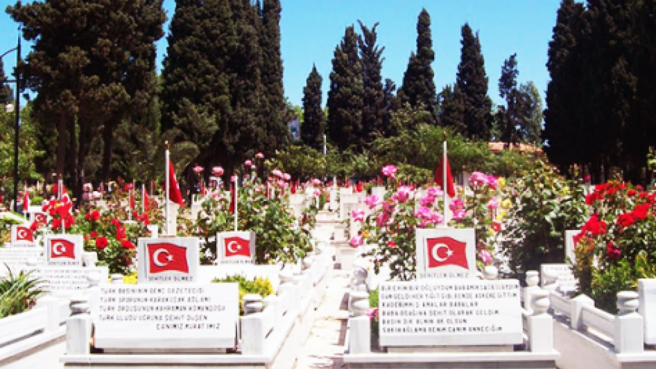 Foto - Edirnekapı Şehitliği'nde buruk bayram