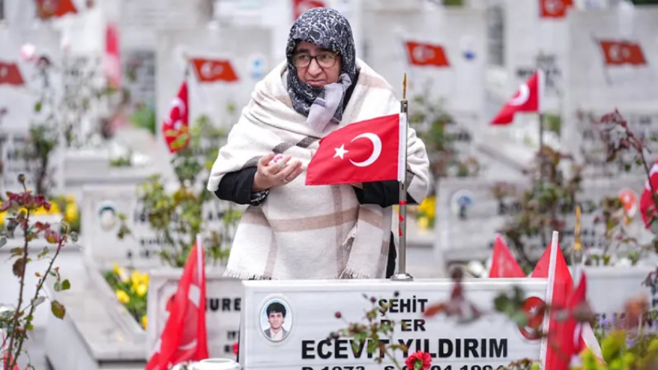 Foto - Edirnekapı Şehitliği'nde buruk bayram