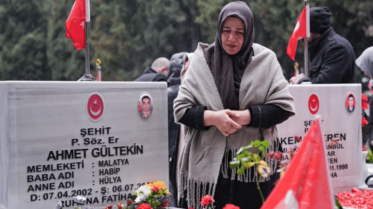 Foto - Edirnekapı Şehitliği'nde buruk bayram