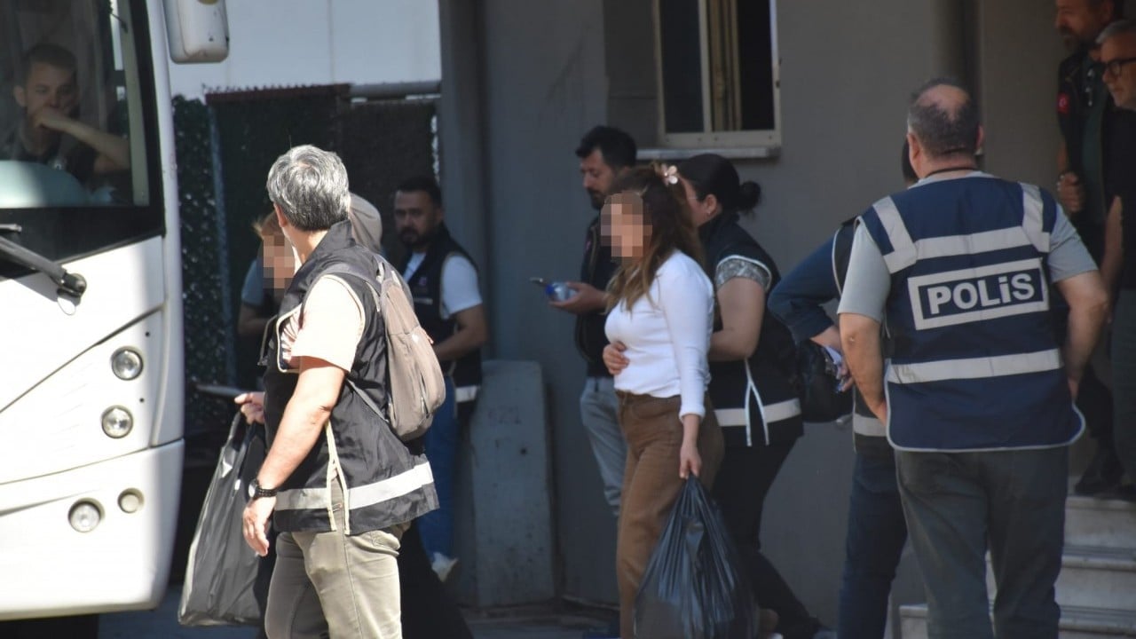 Foto - Ege Üniversitesi'nde milyarlık vurgun! Dev kamusal zarara yol açan ihale şebekesine darbe: Eski başhekim ve eski genel sekreter dahil 27 kişi tutuklandı!