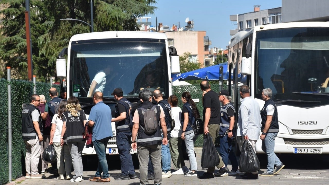 Foto - Ege Üniversitesi'nde milyarlık vurgun! Dev kamusal zarara yol açan ihale şebekesine darbe: Eski başhekim ve eski genel sekreter dahil 27 kişi tutuklandı!