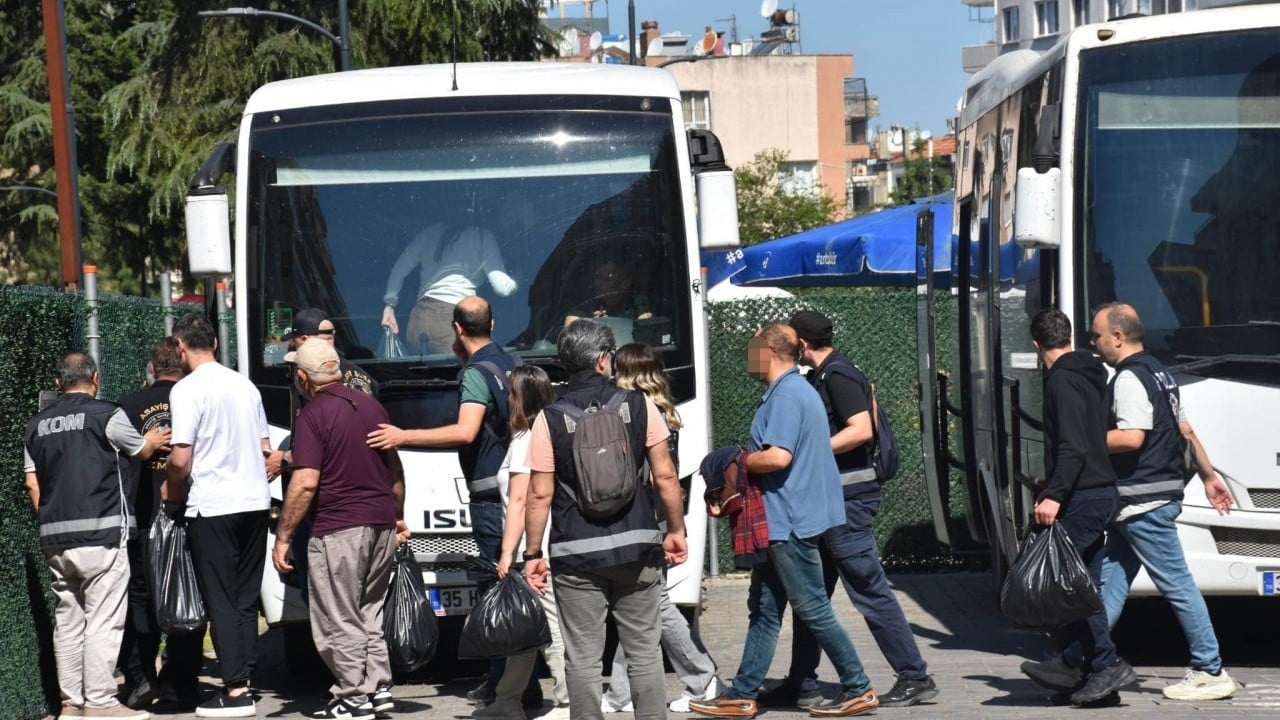 Foto - Ege Üniversitesi'nde milyarlık vurgun! Dev kamusal zarara yol açan ihale şebekesine darbe: Eski başhekim ve eski genel sekreter dahil 27 kişi tutuklandı!