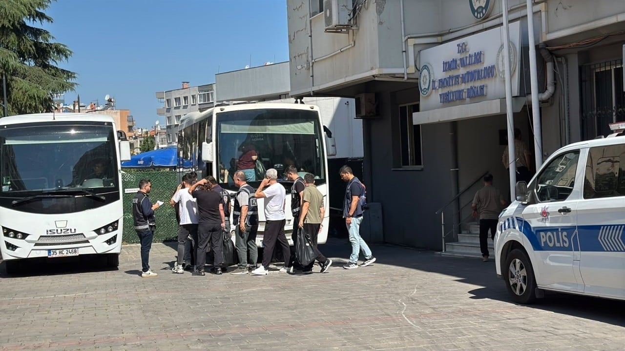 Foto - Ege Üniversitesi'nde milyarlık vurgun! Dev kamusal zarara yol açan ihale şebekesine darbe: Eski başhekim ve eski genel sekreter dahil 27 kişi tutuklandı!