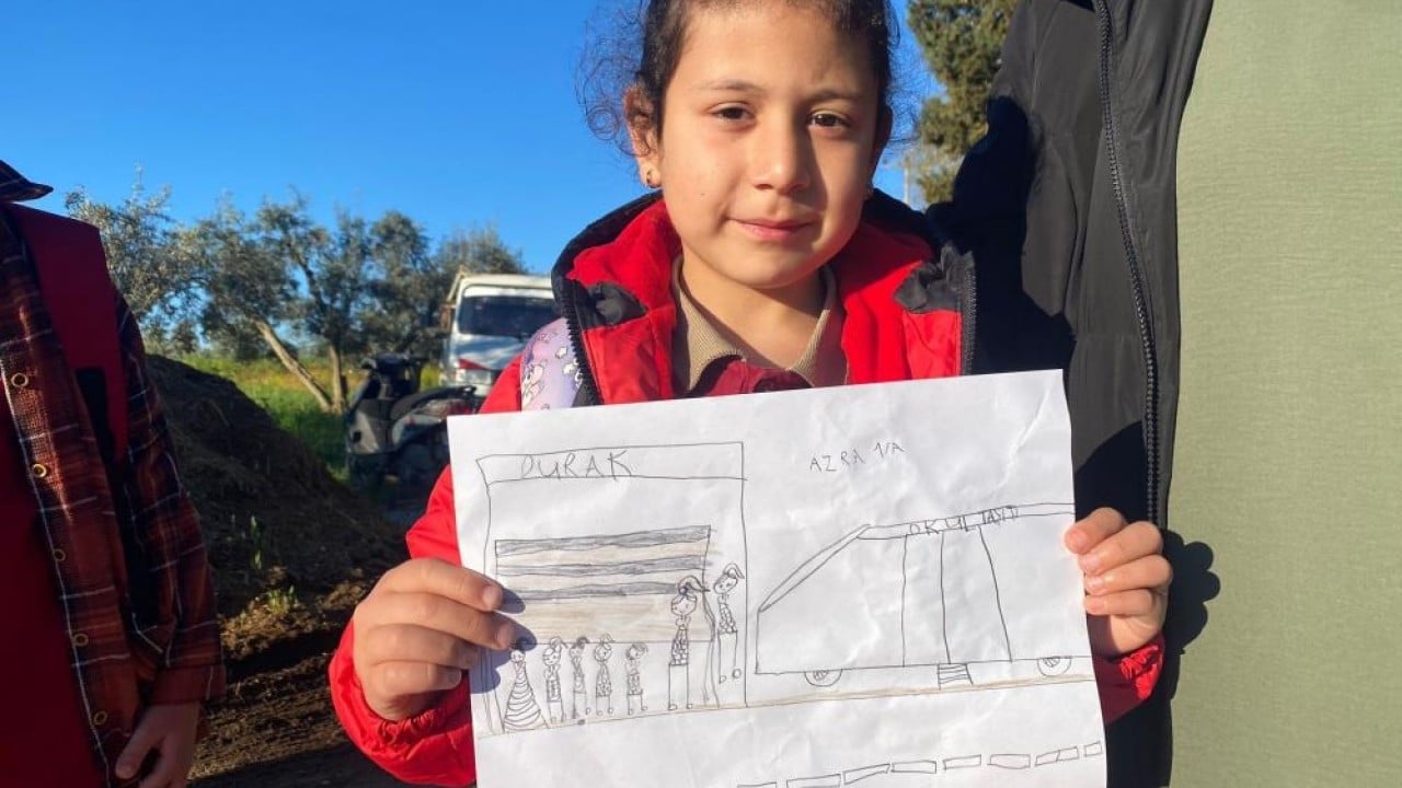 Foto - Eğitim yolculuğunda mutlu son Okul yolunda traktör yerine servis sevinci