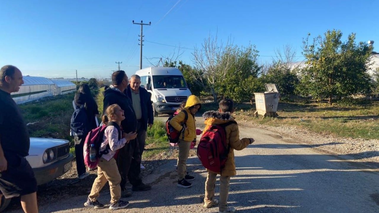 Foto - Eğitim yolculuğunda mutlu son Okul yolunda traktör yerine servis sevinci