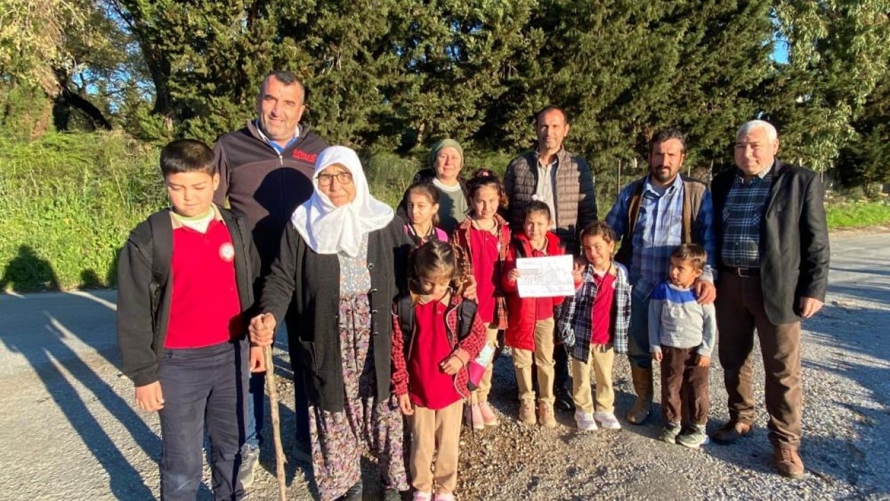 Foto - Eğitim yolculuğunda mutlu son Okul yolunda traktör yerine servis sevinci
