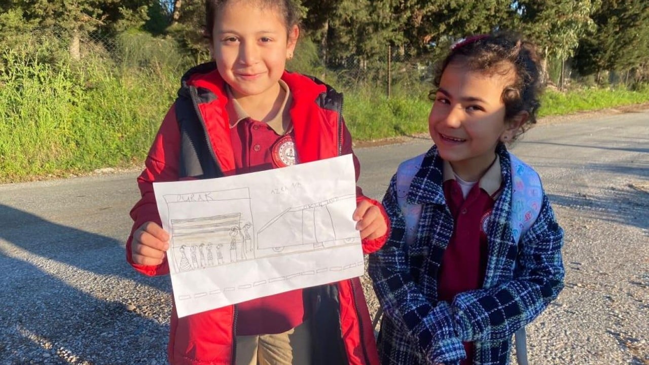 Foto - Eğitim yolculuğunda mutlu son Okul yolunda traktör yerine servis sevinci