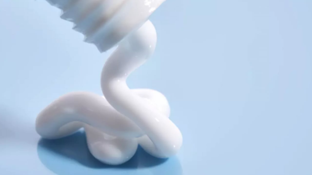 Foto - Egzamaya iyi geliyor diye sürülüyor: Meğer cilde çok zarar veriyormuş!