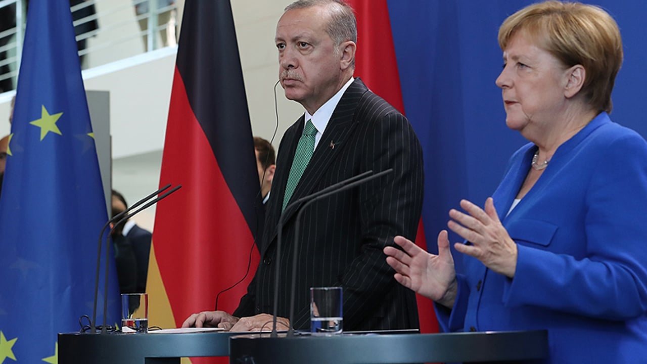 Foto - Ekim ayında Türkiye'de gündem olan Angela Merkel ve 20 politikacıya dikkat çeken suikast çıkışı! Ülkeye yönelik darbe
