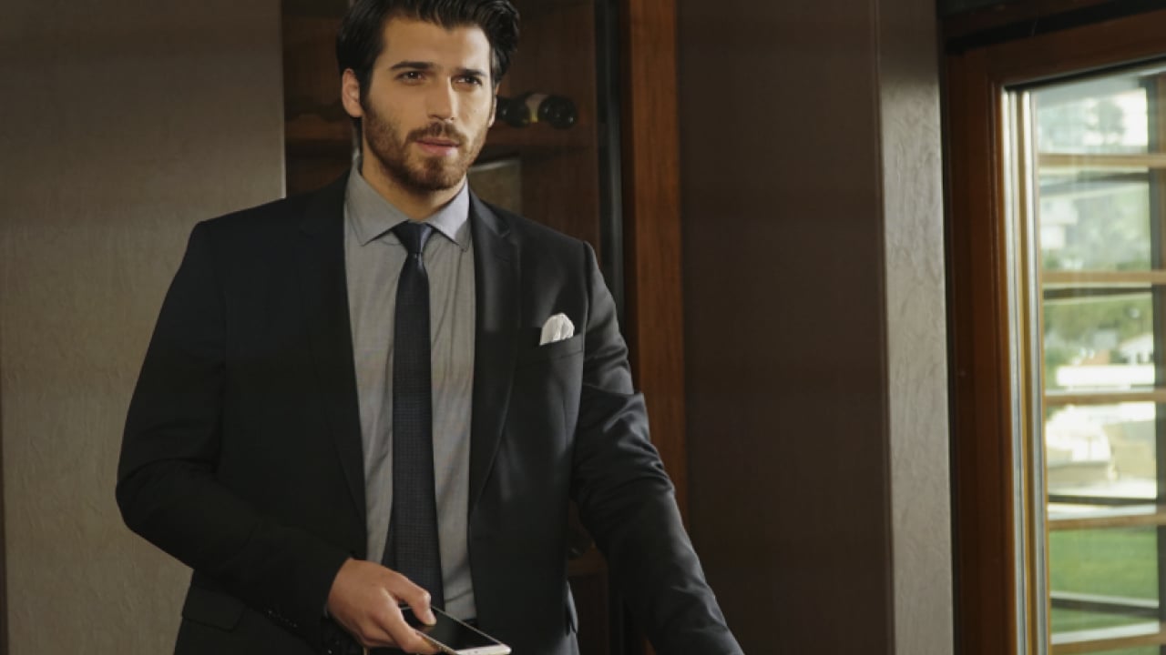 Foto - Ekranların 'parlatılan' jönü karanlıkta yakalandı! Can Yaman'ın üzerinden çıkanlar şoke etti