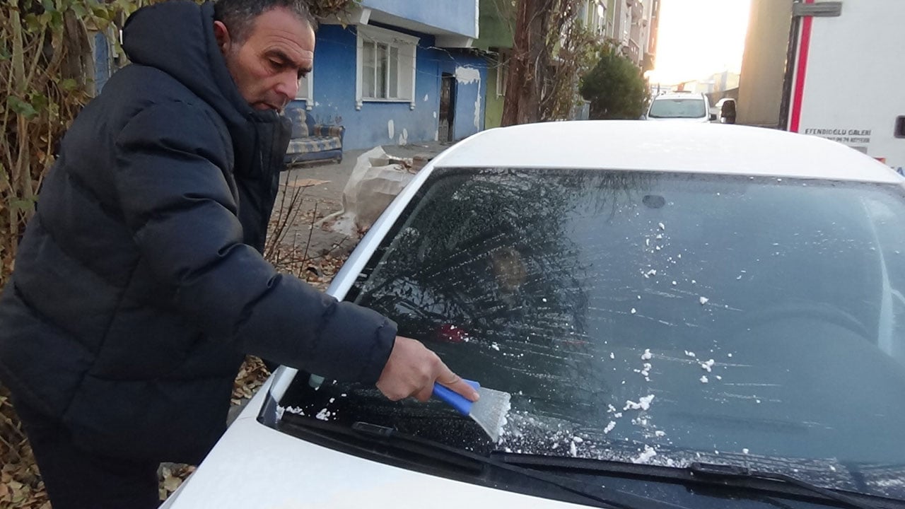 Foto - Eksi 13 derece günlük yaşamı felç etti! Araçlar dondu, dereler buz kesti